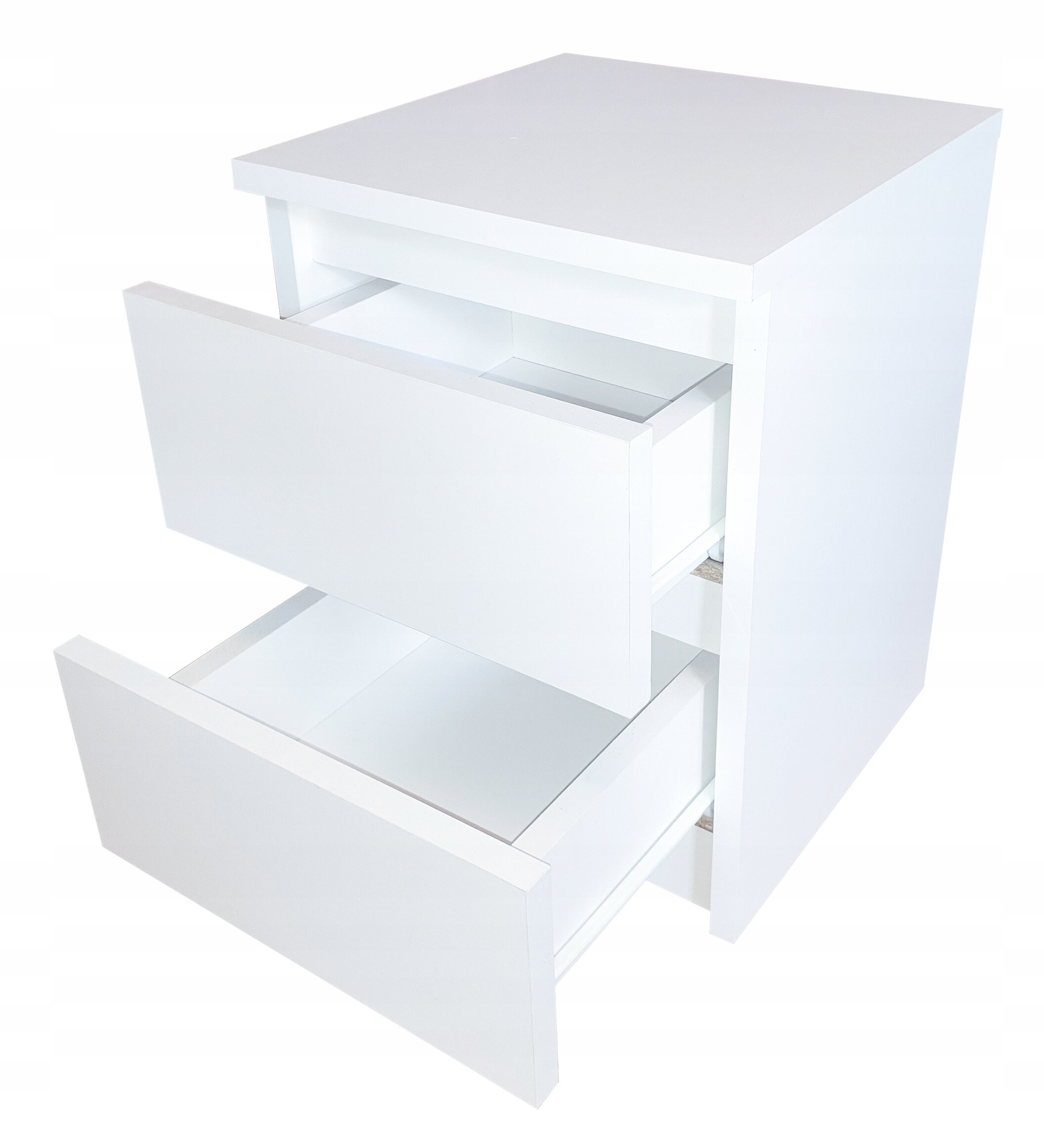 Biała szafka nocna z dwoma otwartymi szufladami. Szafka ma prosty, nowoczesny design.