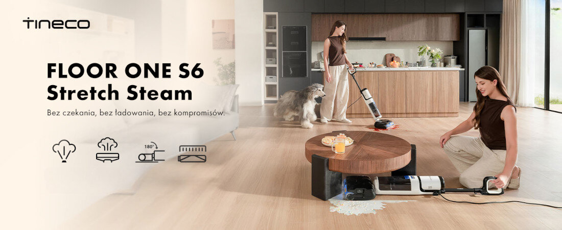 Na obrazie widać dwie osoby używające mopa elektrycznego w przestronnym salonie z kuchnią. Po lewej stronie znajduje się tekst: \'TINECO FLOOR ONE S6 Stretch Steam Bez czekania, bez ładowania, bez kompromisów\'.
