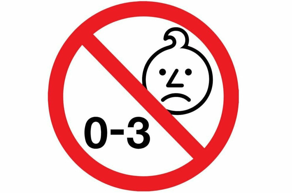 Czarno-biały symbol smutnej twarzy dziecka z zakazującym czerwonym okręgiem i przekreśleniem. Pod spodem napis \'0-3\'.