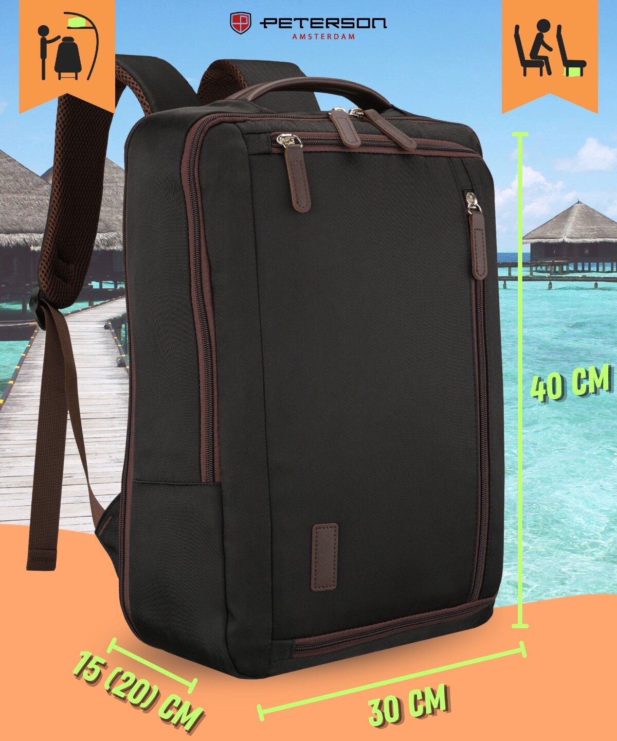 Czarny plecak z brązowymi akcentami, z logo \'PETERSON AMSTERDAM\' na górze, przedstawiony na tle plaży z domkami na wodzie. Wymiary plecaka to 40 cm wysokości, 30 cm szerokości i 15 (20) cm głębokości.