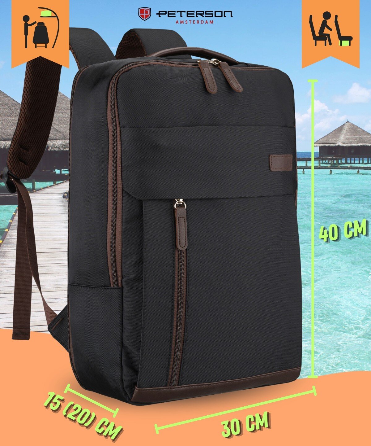 Czarny plecak z brązowymi akcentami, z logo \'PETERSON AMSTERDAM\' na tle plaży. Wymiary plecaka to 40 cm wysokości, 30 cm szerokości i 15 (20) cm głębokości.
