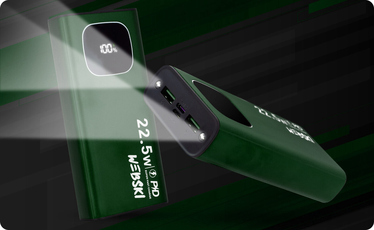 Zielony powerbank z wyświetlaczem pokazującym 100% oraz dwoma portami USB. Na obudowie widoczne napisy: \'22.5W\', \'PD\', \'WEBSKI\'.