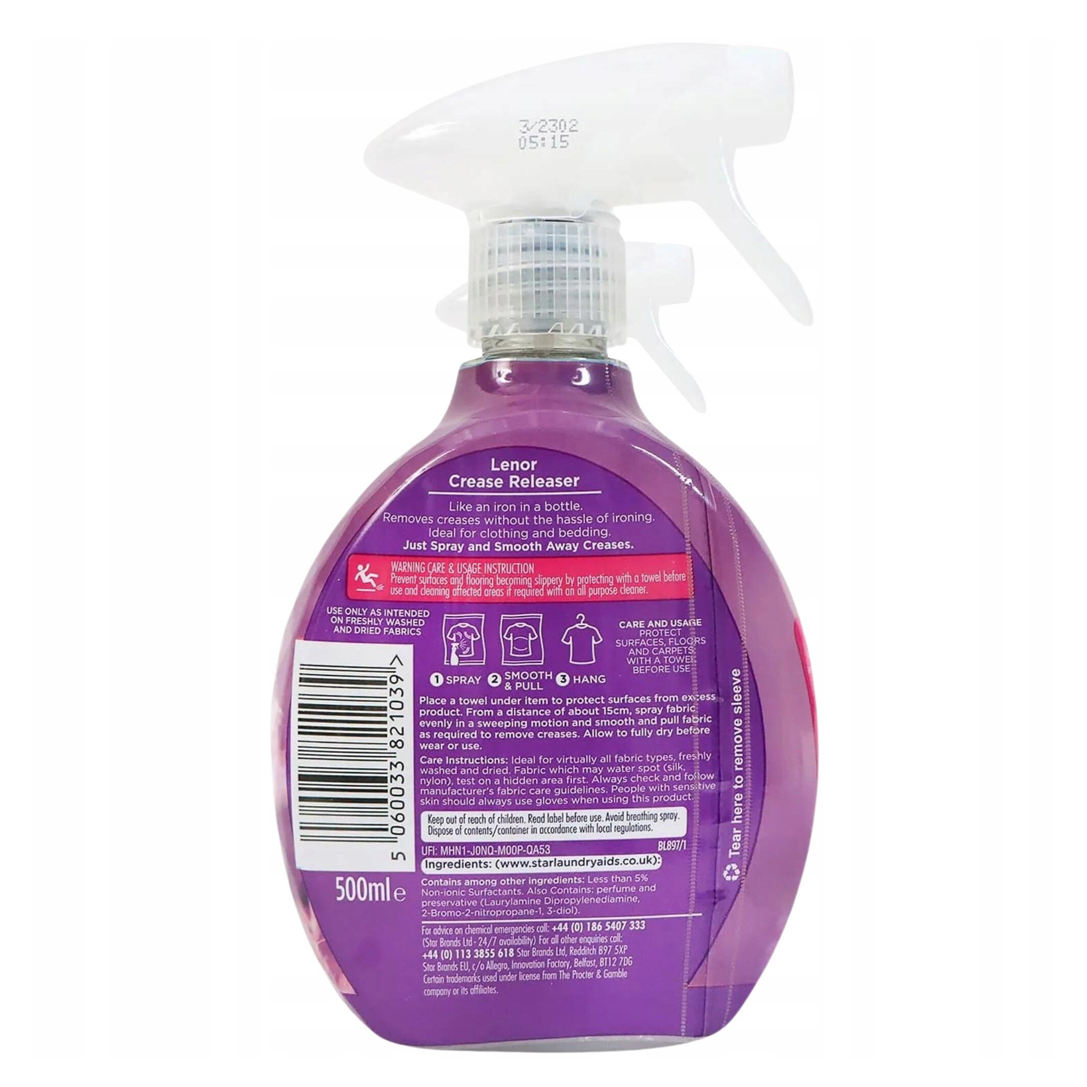 Fioletowa butelka z atomizerem zawiera produkt Lenor Crease Releaser o pojemności 500 ml. Na etykiecie znajdują się instrukcje użycia oraz kod kreskowy.