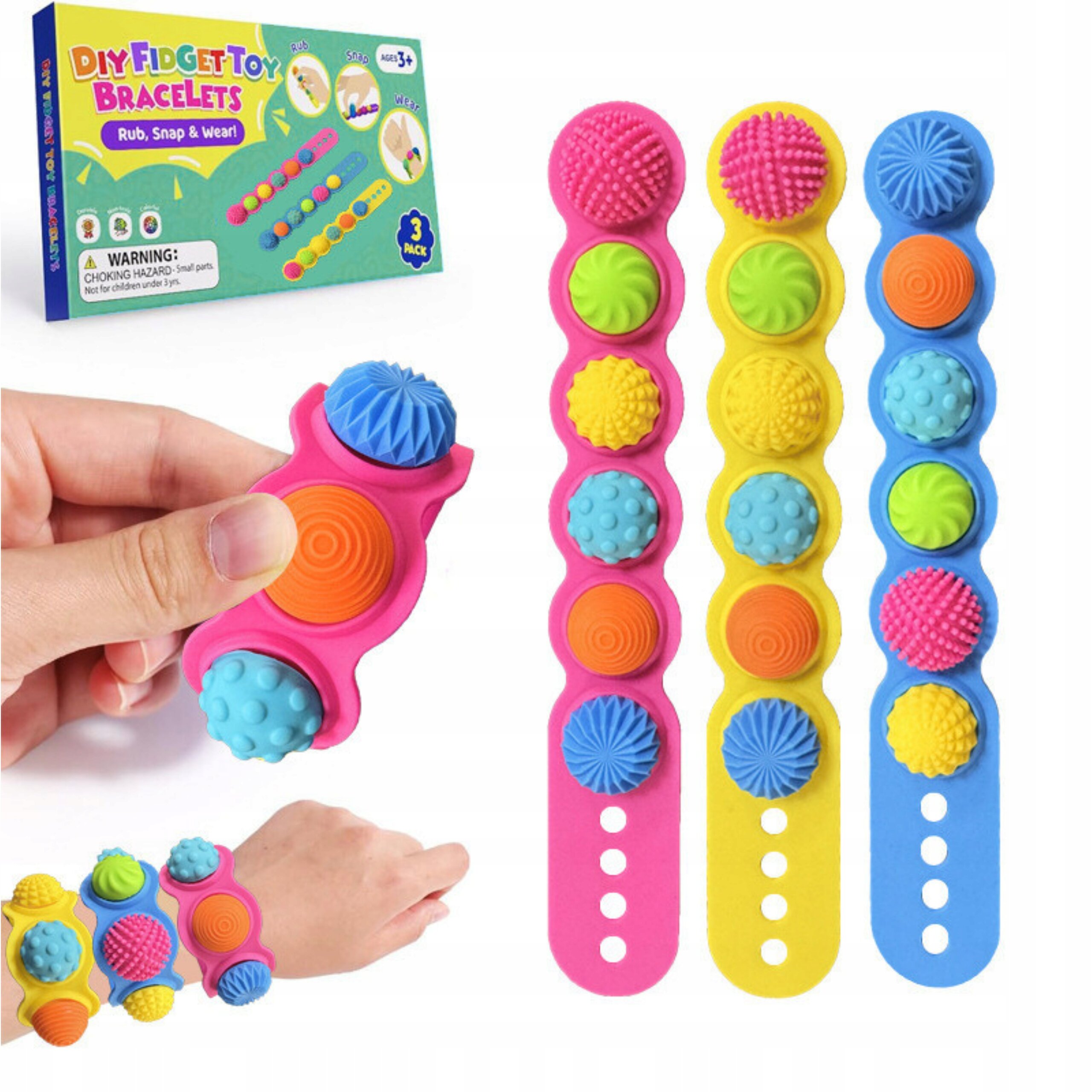 Na obrazku widoczne są trzy kolorowe bransoletki sensoryczne z różnorodnymi fakturami, a obok nich opakowanie z napisem \'DIY Fidget Toy Bracelets\'. Bransoletki mają różne kolory i wypukłe elementy o różnych kształtach i fakturach.