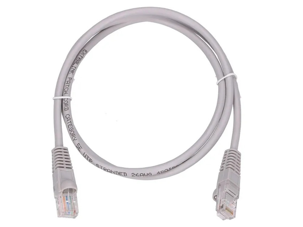 EXTRALINK Kabel RJ-45/RJ-45 Patchcord ekranowany kategorii 6A SFTP Extralink  sieciach Ethernet router, switch, komputer czy telefon VoIP połączeń między patch panelami teleinformatycznych Wysoka elastyczność odporna konstrukcja - zwinięty kabel na białym tle