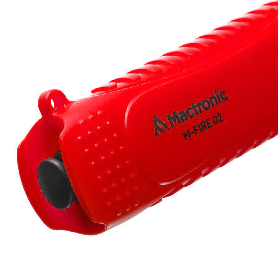 Czerwona latarka z czarnym przyciskiem, na której widnieje napis \'Mactronic M-FIRE 02\'.