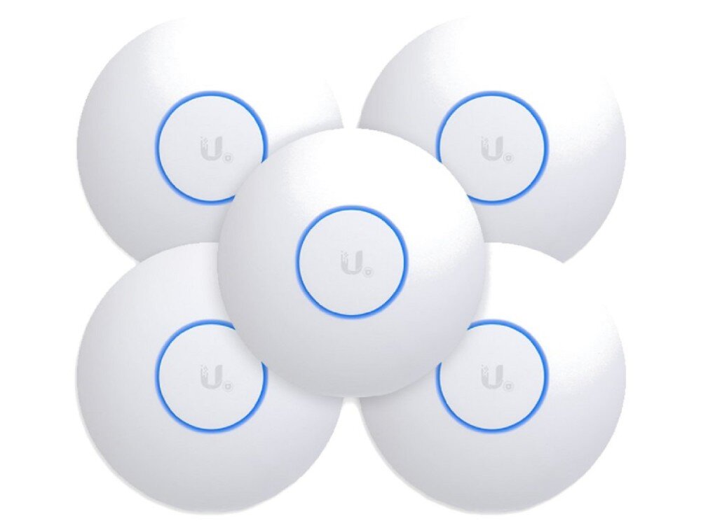 Punkt dostępowy UBIQUITI UAP-AC-SHD-5 Pięć białych okrągłych urządzeń ułożonych symetrycznie obok siebie z widocznym centralnym logo i pierścieniem świetlnym