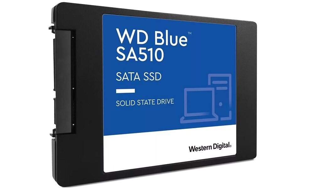 Na obrazie widoczny jest dysk SSD z etykietą \'WD Blue SA510 SATA SSD SOLID STATE DRIVE\' oraz logo \'Western Digital\'.