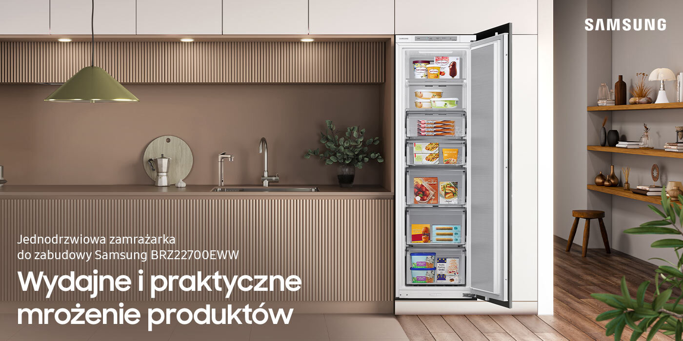 Jednodrzwiowa zamrażarka do zabudowy BRZ22700EWW dostępna w Media Expert Kuchnia z otwartą zamrażarką pełną produktów spożywczych, obok której znajduje się napis: \'Jednodrzwiowa zamrażarka do zabudowy Samsung BRZ22700EWW Wydajne i praktyczne mrożenie produktów\'. W prawym górnym rogu widoczne jest logo \'SAMSUNG\'.
