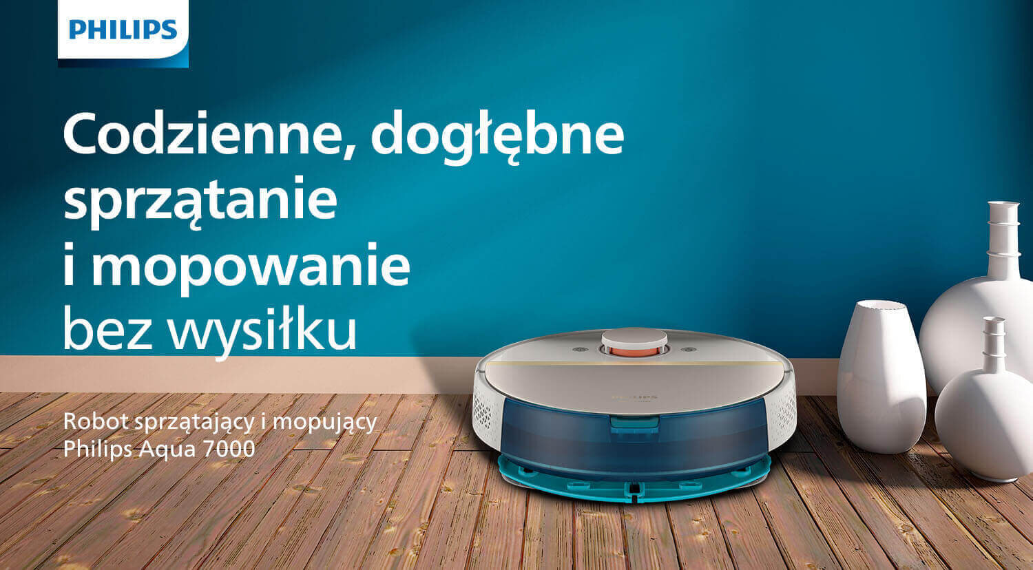 Na drewnianej podłodze znajduje się robot sprzątający z niebieskim akcentem, obok trzech białych wazonów. Na niebieskim tle widnieje tekst: \'Codzienne, dogłębne sprzątanie i mopowanie bez wysiłku\' oraz \'Robot sprzątający i mopujący Philips Aqua 7000\'.