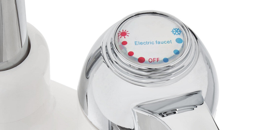 Zbliżenie na chromowaną głowicę z napisem \'Electric faucet\' oraz oznaczeniami temperatury wody i pozycją \'OFF\'.