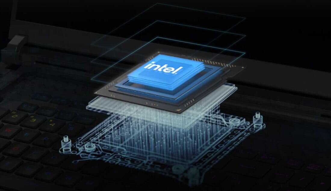 Obraz przedstawia wizualizację procesora z logo \'intel\' na niebieskim tle, umieszczonego nad schematycznym rysunkiem płyty głównej. W tle widoczna jest klawiatura laptopa.