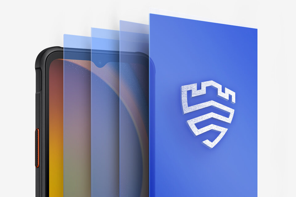Obraz przedstawia smartfon z kilkoma przezroczystymi warstwami na ekranie oraz niebieską tarczą z białym symbolem. Telefon ma czarną obudowę z pomarańczowym przyciskiem.