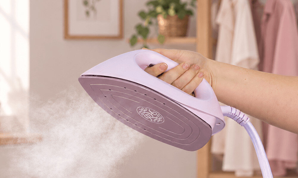 Generator pary RUSSELL HOBBS Fabric Luxe 28570-56 zdjęcie lifestyle Dużo pary, mało pracy