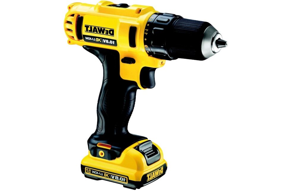 Wiertarko-wkretarka DEWALT DCD710D2 wygodne uzytkowanie lekka ergonomiczna konstrukcja gumowa rekojesc uchwyt 13mm blokada wrzeciona