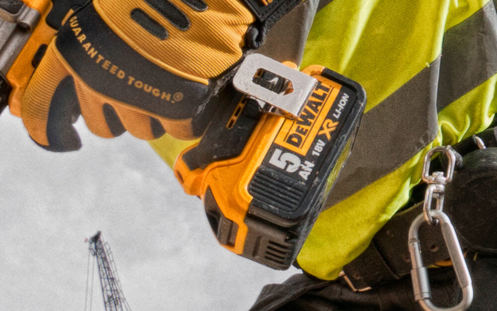 Wiertarko-wkrętarka DEWALT DCD991NT-XJ akumulator Li-Ion z serii 18 V XR XRP technologia litowo-jonowa swobodna praca dwa akumulatory szybka ladowarka przy