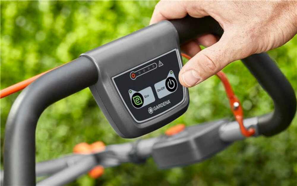 Kosiarka akumulatorowa GARDENA PowerMax Li-40-41 (5041-20) tryb Eco funkcja QuickFit dziesięć poziomów nacisnąć przekręcić boczne grzebienie do trawy
