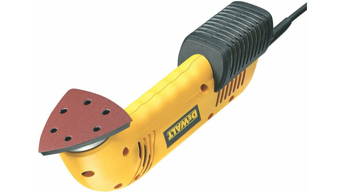 Szlifierka oscylacyjna DEWALT D26430-QS obracajaca sie o 360° stopa dostep do trudno dostepnych miejsc rownomierne zuzycie papieru szybkowymienna stopa szlifierska skrobak przystawka