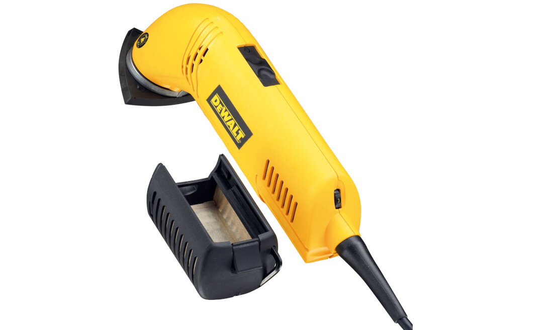 Szlifierka oscylacyjna DEWALT D26430-QS wyposazenie zestaw akcesoria komplet