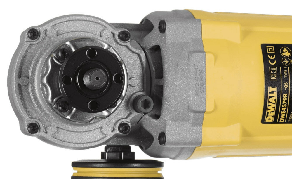 Szlifierka katowa DEWALT DWE4579R bezpieczenstwo zabezpieczenia wylacznik