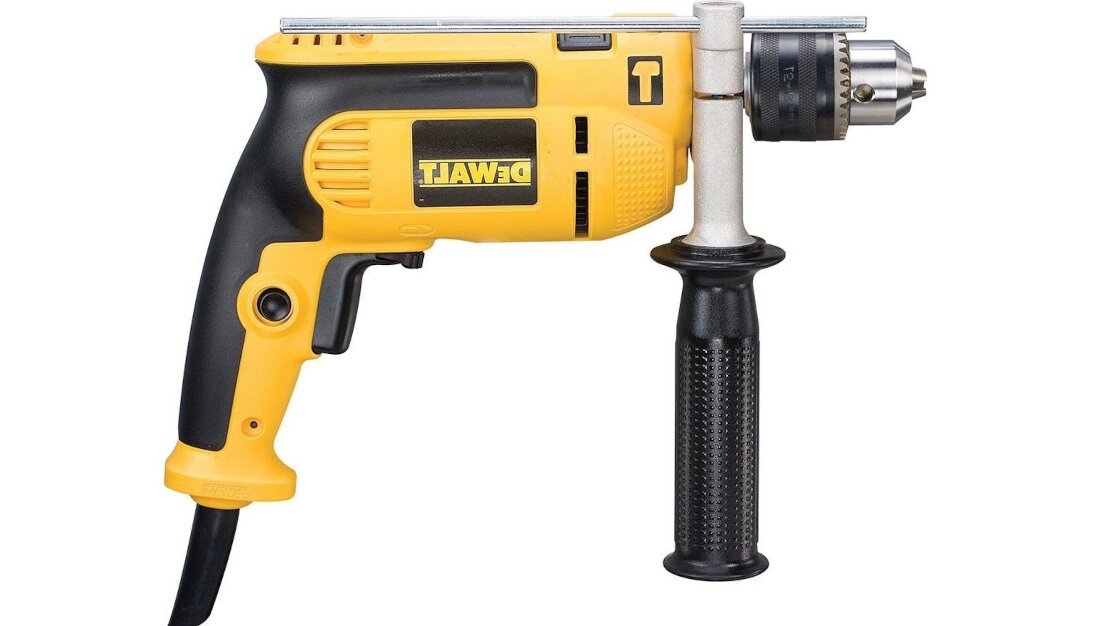 Wiertarka DEWALT DWD024 funkcje gumowa rekojesc wlacznik z blokada stanu wlaczenia