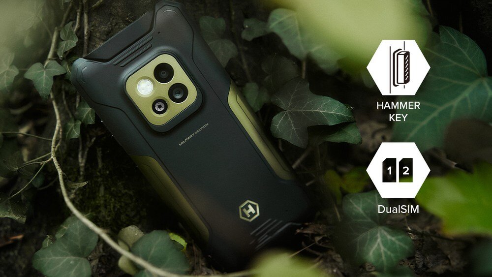 Smartfon w czarno-zielonej obudowie leży na tle liści. Obok widoczne są ikony z napisami: \'HAMMER KEY\' i \'DualSIM\'.