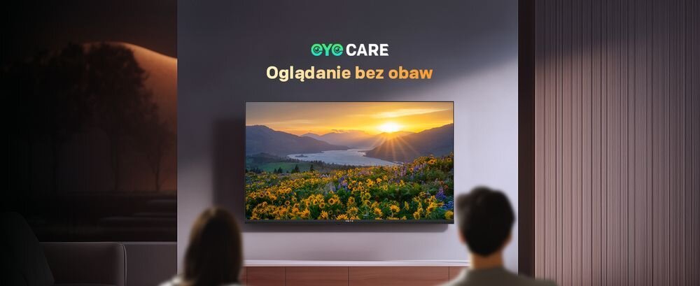 Na ścianie wisi telewizor wyświetlający krajobraz z zachodzącym słońcem nad górami i polem kwiatów. Nad telewizorem znajduje się napis \'EYE CARE Oglądanie bez obaw\'.