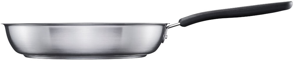 Na obrazie widoczna jest metalowa patelnia z czarną rączką. Patelnia ma gładką powierzchnię i prosty design.