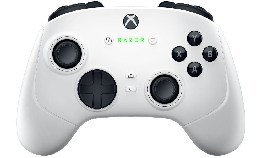 Biały kontroler z logo Xbox na górze i napisem RAZER poniżej. Posiada dwa analogowe drążki, krzyżak oraz przyciski A, B, X, Y.