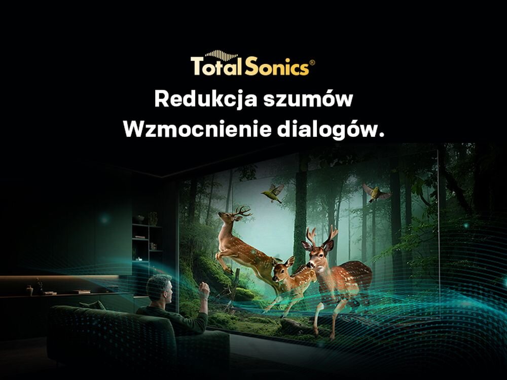 Na obrazie widoczny jest telewizor wyświetlający scenę z lasu z jeleniami i ptakami. Na górze znajduje się tekst: \'TotalSonics Redukcja szumów Wzmocnienie dialogów.\'