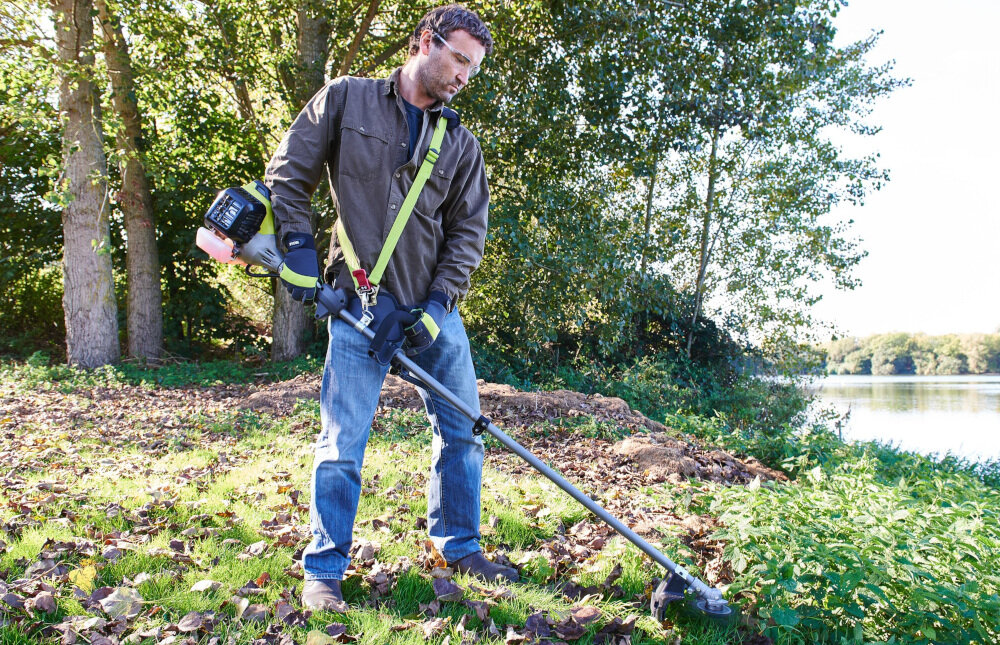 Kosa spalinowa RYOBI RBC31SESO silnik solidny dwusuwowy moc 1,3 KM pojemność 31 cm3 zasilanie spalinowe przyjazna środowisku technologia silników CO2 82% HC+NOx 35%