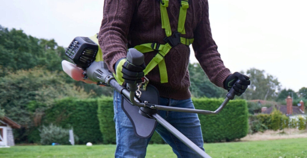 Kosa spalinowa RYOBI RBC430SBD uchwyt wygodny ergonomiczny w kształcie kierownicy uprząż Vertebrae