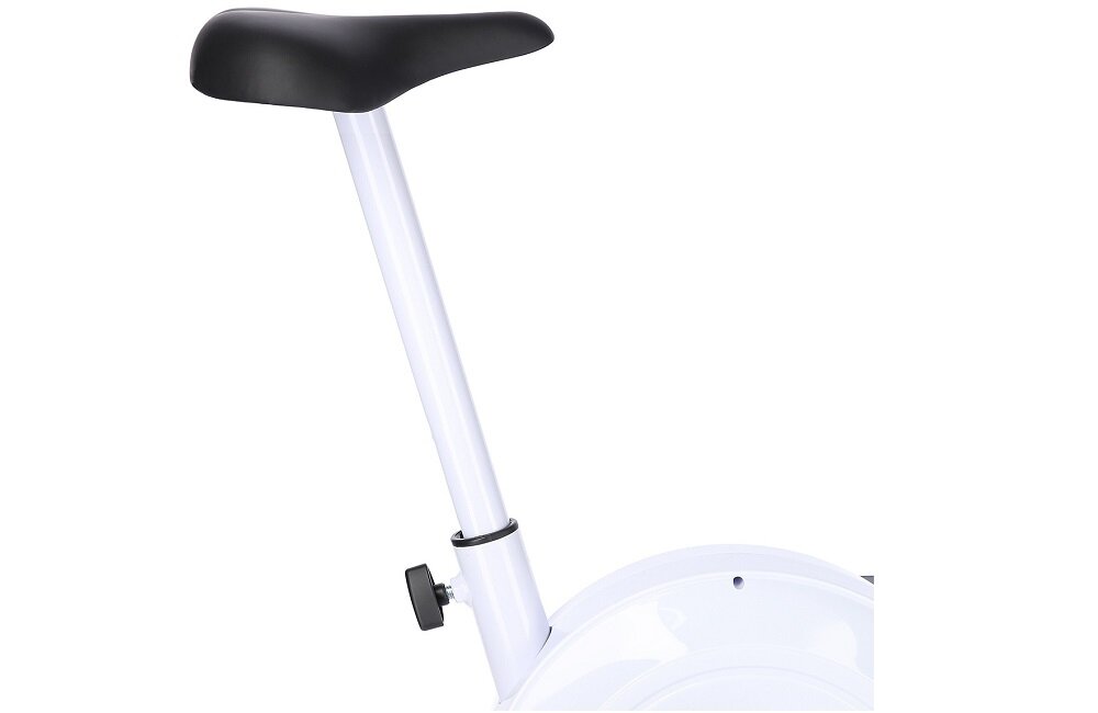 Obraz przedstawia siodełko roweru magnetycznego z białą ramą i czarnym siedziskiem. Widoczny jest również mechanizm regulacji wysokości siodełka.