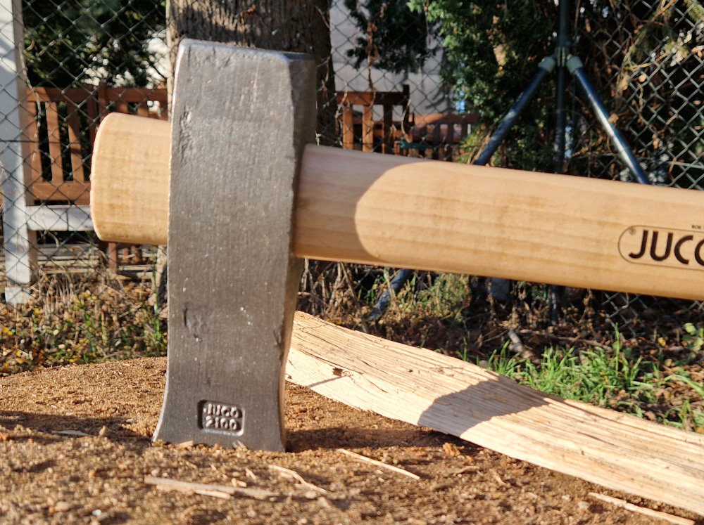 Siekieromłot rozłupująca JUCO 32927 2.1 kg ostrze w ksztalcie klina latwa efektywna praca glowica waga 2.1 kg z kutej hartowanej stali trwalosc odpornosc na uszkodzenia dlugotrwale uzytkowanie