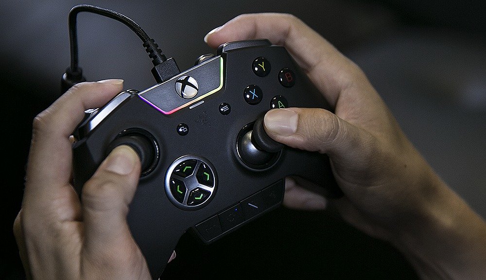 Kontroler RAZER Wolverine Ultimate opis