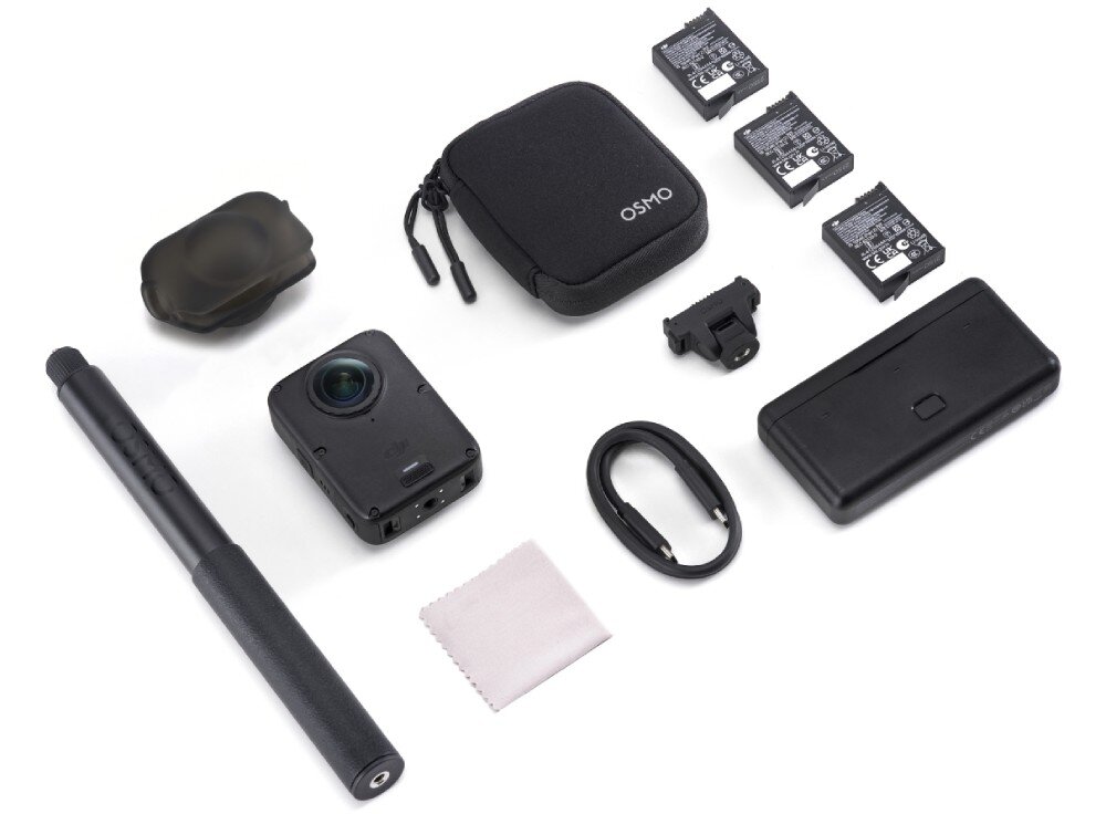 Kamera sportowa DJI Osmo 360 II Zestaw akcesoriów na białym tle, w tym małe urządzenie, etui z napisem 'OSMO', akumulator, kabel USB, osłona obiektywu i ściereczka
