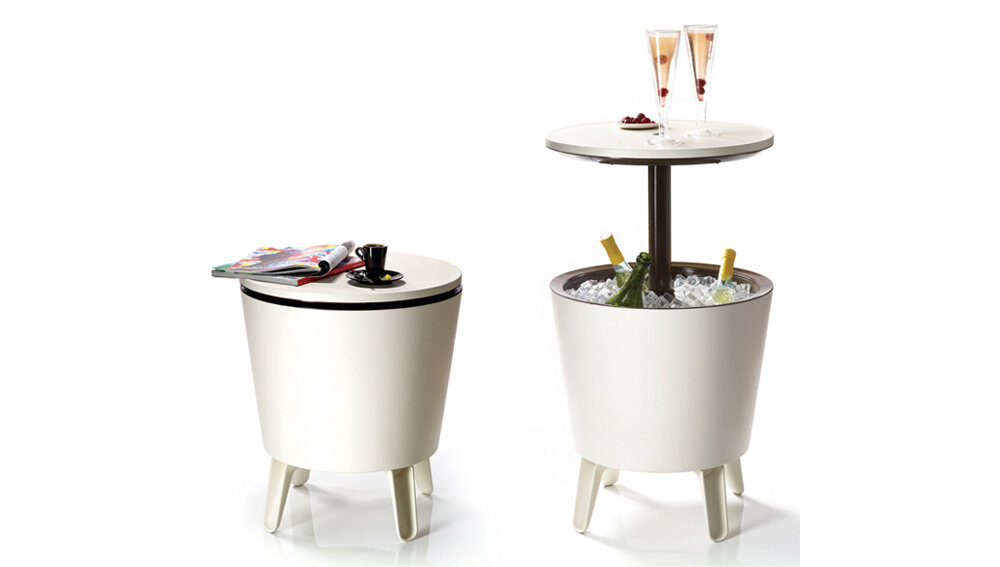 Barek ogrodowy KETER Cool 17186745 Szaro-biały stolik w dwóch ujęciach z podniesionym i opuszczonym blatem na blatach różne rzeczy zdjęcie na białym tle cztery solidne nóżki z eleganckimi wcięciami stabilność estetyczne i praktyczne centrum każdej przestrzeni wypoczynkowej wytrzymałość estetyczna forma