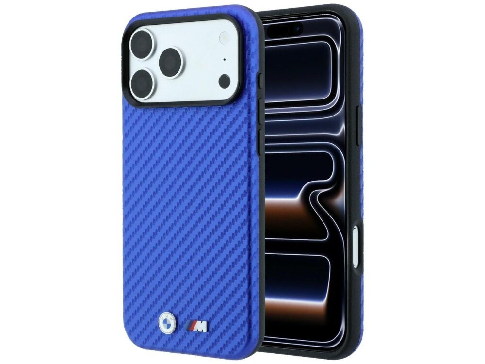 Etui w kolorze niebieskim z teksturą przypominającą włókno węglowe, posiada logo BMW M. Widoczny jest również telefon z trzema aparatami i ekranem z abstrakcyjnym wzorem.