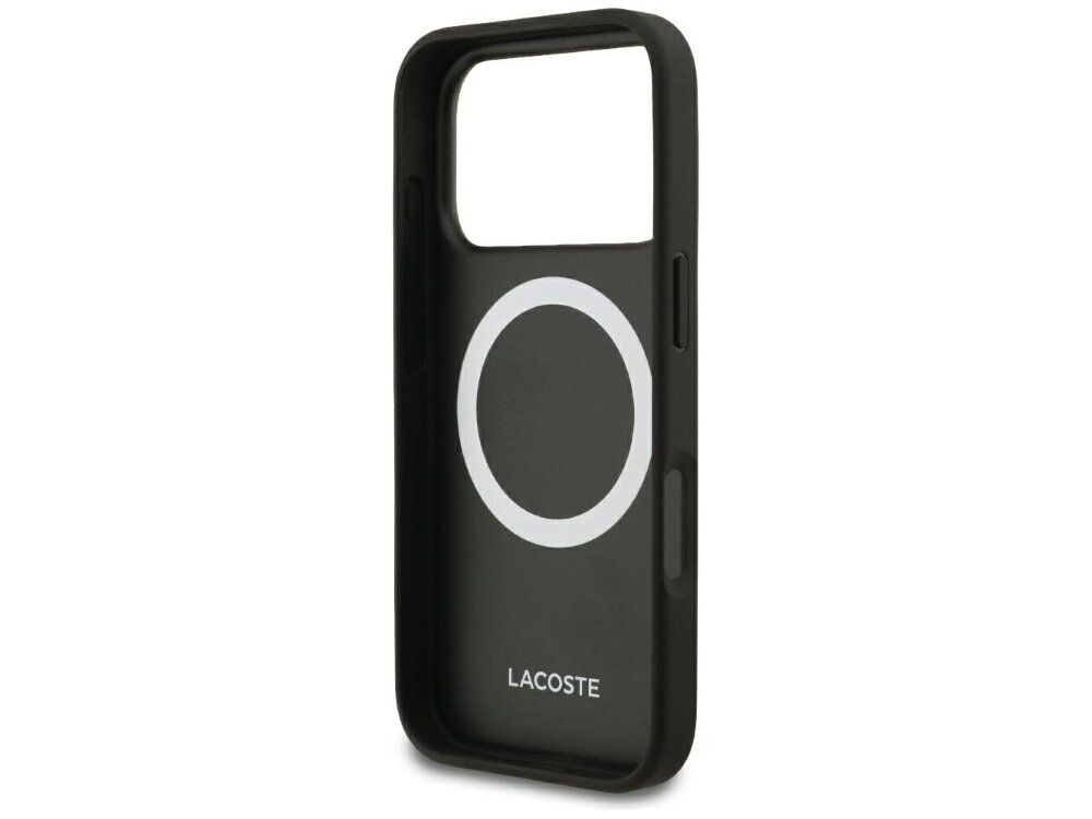 Czarne etui z dużym otworem na aparat i białym okręgiem na środku, z napisem \'LACOSTE\' na dole.