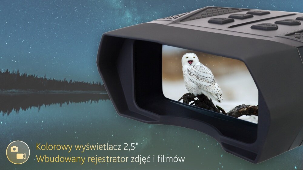 Obraz przedstawia lornetkę noktowizyjną z widocznym kolorowym wyświetlaczem 2,5 cala, na którym widać sowę. Tekst na obrazie: \'Kolorowy wyświetlacz 2,5\' Wbudowany rejestrator zdjęć i filmów\'.