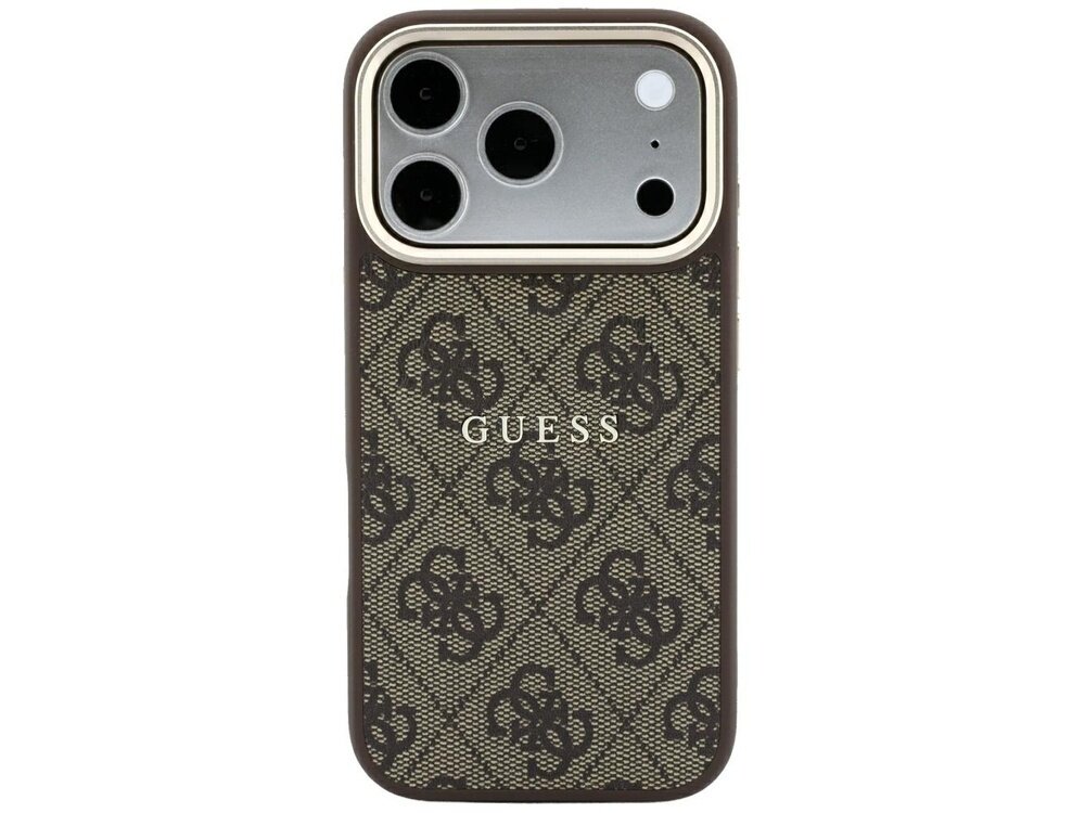 Brązowe etui na telefon z wzorem 4G i napisem \'GUESS\'. Etui jest dopasowane do modelu telefonu z trzema obiektywami aparatu.