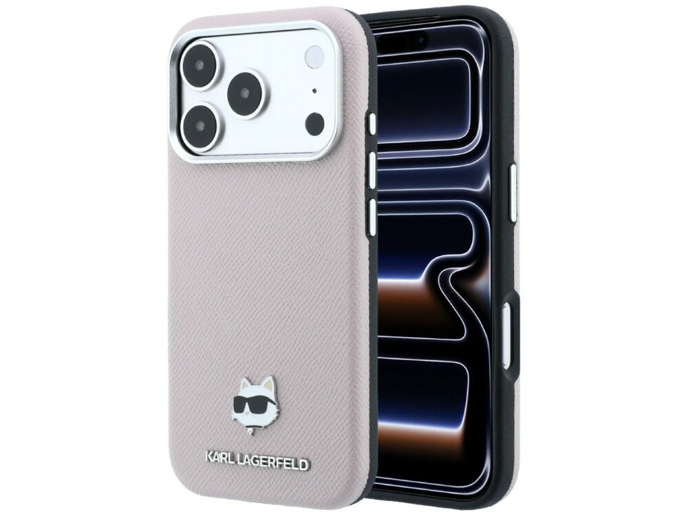 Różowe etui na telefon z logo KARL LAGERFELD i metalowym emblematem w kształcie głowy kota w okularach. Etui jest dopasowane do telefonu z trzema aparatami i posiada wycięcia na przyciski.