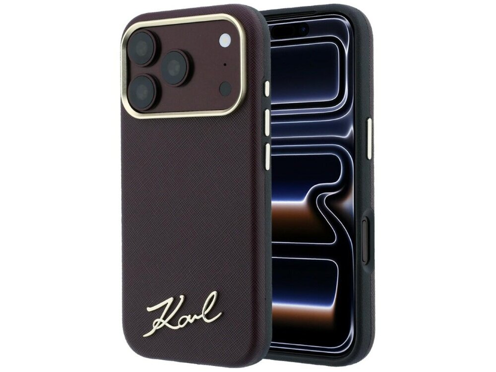 Burgundowe etui na telefon z metalowym logo \'Karl\' w dolnej części. Etui posiada wycięcia na aparat i przyciski, a jego powierzchnia ma teksturę przypominającą saffiano.