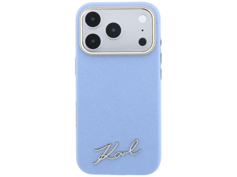 Jasnoniebieskie etui na telefon z trzema dużymi otworami na aparaty i metalowym napisem \'Karl\' na dole. Etui ma teksturę przypominającą skórę saffiano.