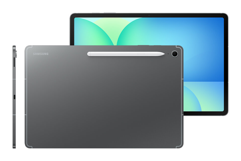 Obraz przedstawia tablet z dużym ekranem, widoczny z przodu, z boku i z tyłu. Na tylnej obudowie znajduje się napis \'SAMSUNG\' oraz przymocowany rysik S Pen.