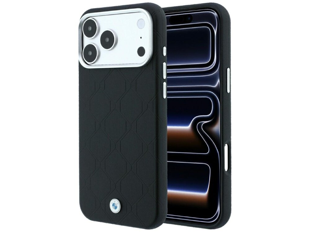Czarne etui na telefon z geometrycznym wzorem i metalowym logo na dole. Widoczne są trzy duże otwory na aparaty oraz przyciski boczne.