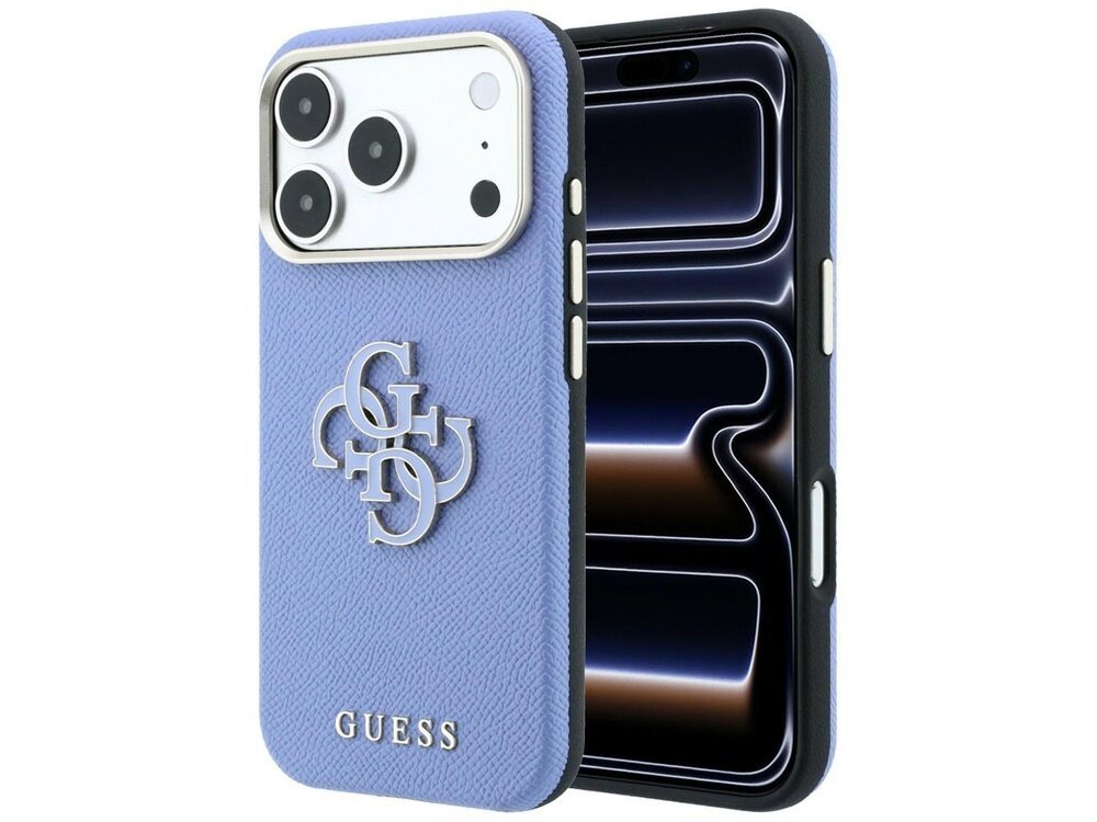 Niebieskie etui na telefon z logo GUESS i ozdobnym wzorem z liter. Etui jest dopasowane do modelu telefonu z trzema aparatami.