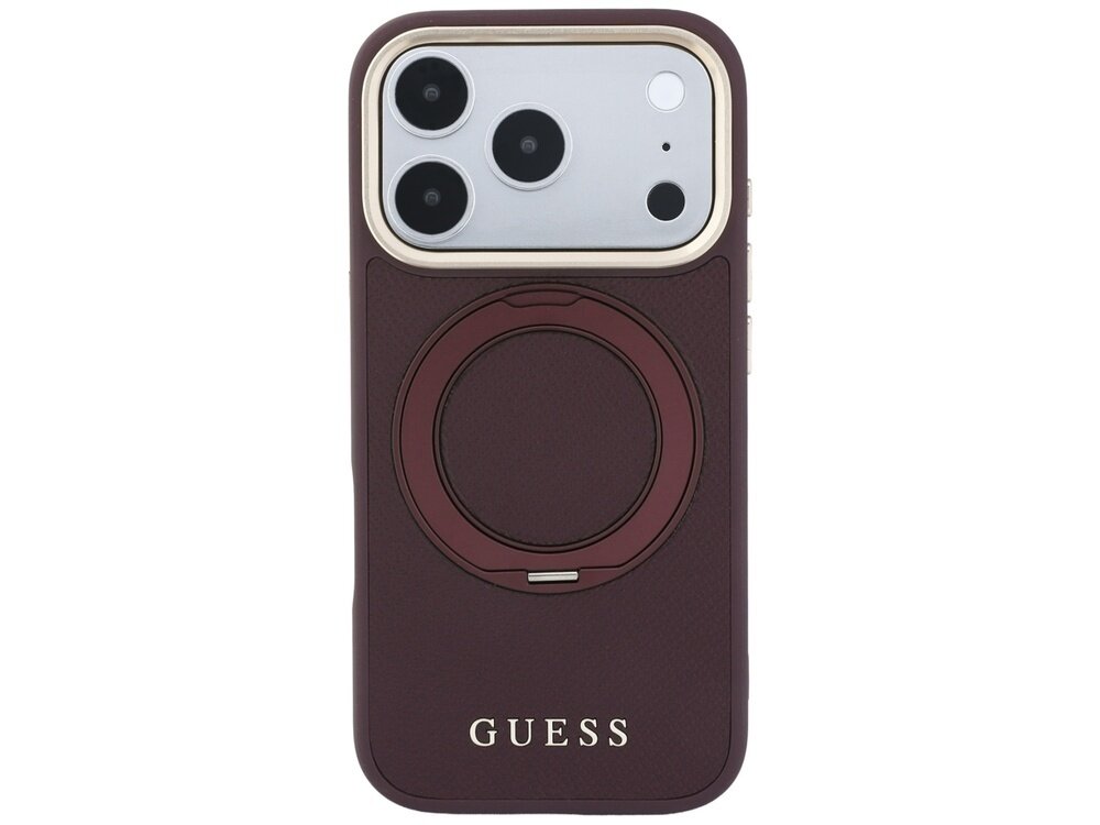 Burgundowe etui na telefon z okrągłym uchwytem i logo \'GUESS\' na dole. Widoczny jest aparat telefonu z trzema obiektywami.