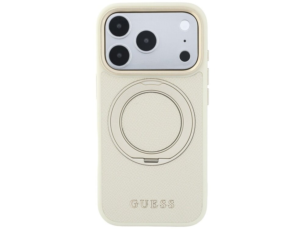 Beżowe etui na telefon z okrągłym uchwytem na tylnej stronie i napisem \'GUESS\' na dole. Widoczne są trzy obiektywy aparatu telefonu w górnej części etui.