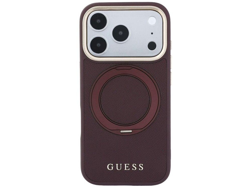 Burgundowe etui na telefon z okrągłym uchwytem i logo \'GUESS\' na dole. Widoczny jest aparat telefonu z trzema obiektywami.